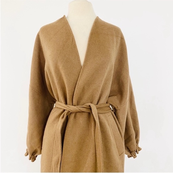 Zara wool blend oversized collarless wrap coat
BLOGGERS FAVORITE!!!! - Picture 11 of 16